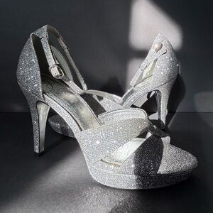 Adrianna Papell Women’s Sparkling Silver Open Toe 4in Ankle Strap Heels Size 7